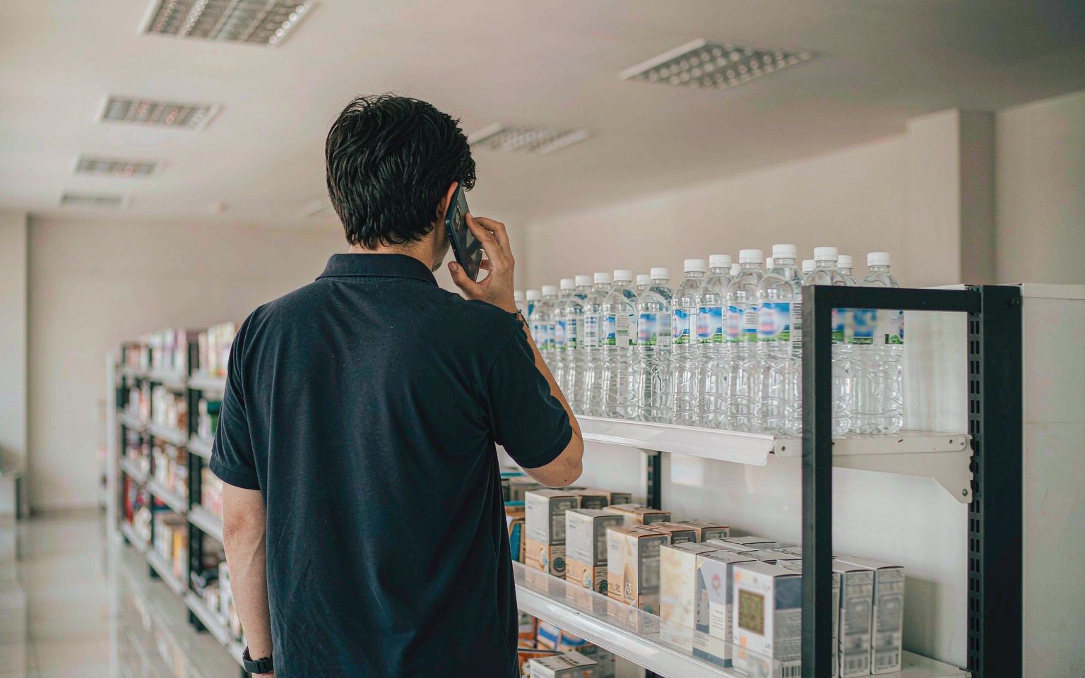 AI sales training as a CPG field rep rehearses a store conversation on a phone between visits